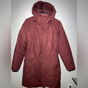 THE NORTH FACE Women’s Winter Coat, Size: Medium, Color: Burgundy